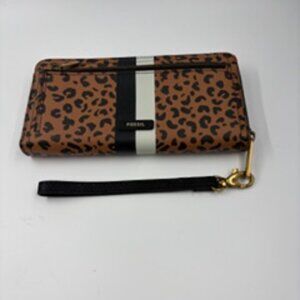 Fossil Logan Zip Around Clutch Wallet in Leopard Print
